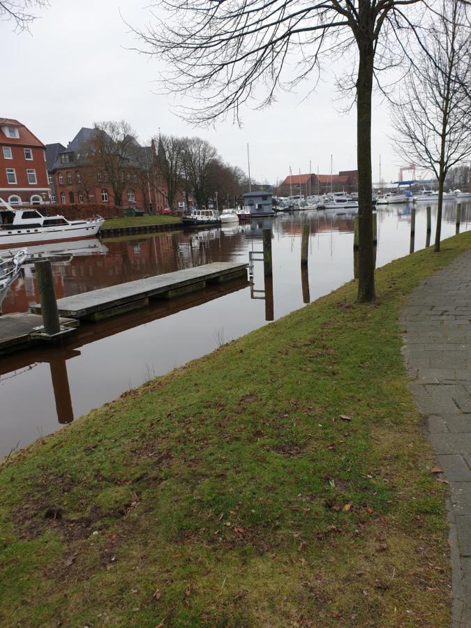 Maje Am Alten Binnenhafen Emden Buitenkant foto